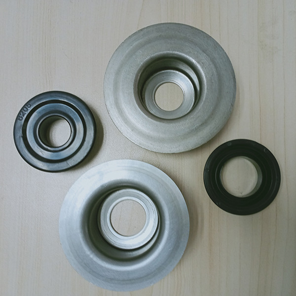 China SPHC Steel Pipe Bearing Housing Spare Parts For Idler Conveyor Roller Type for sale