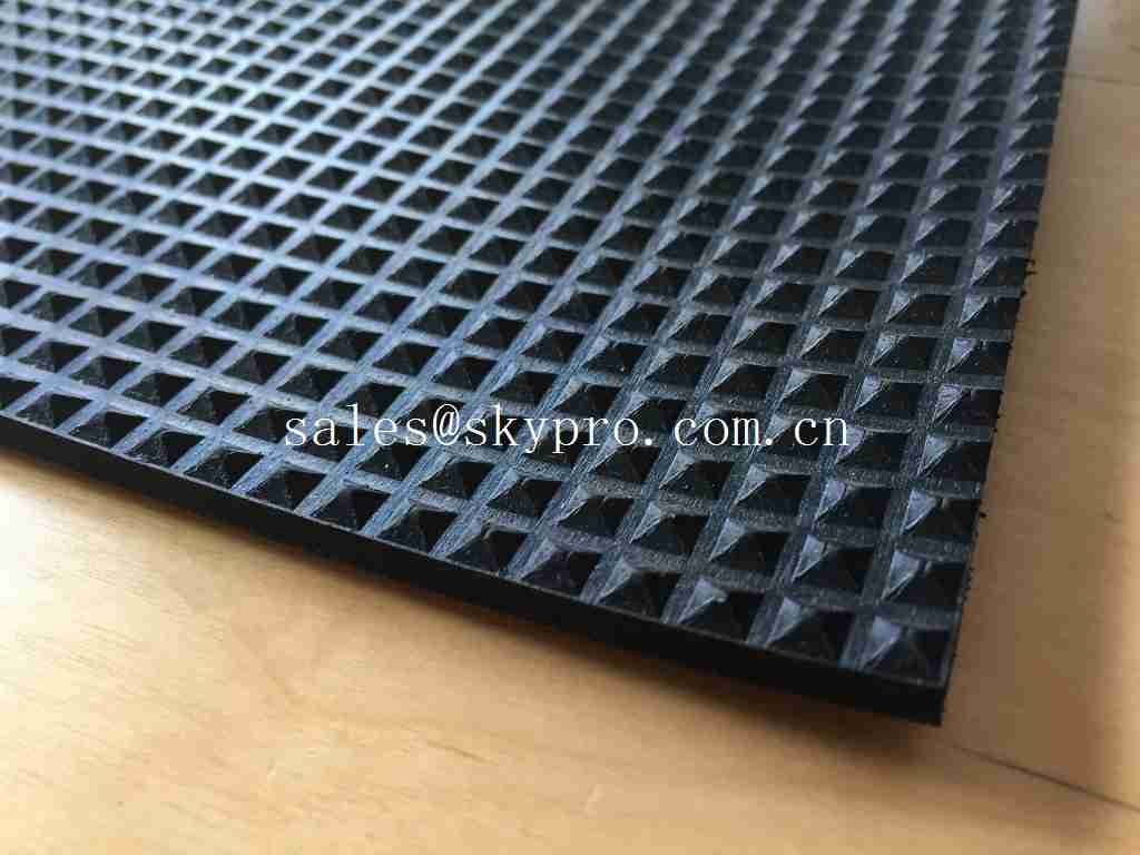 China Diamond Gym Rubber Floor Matting Commerical Anti - Slip Pyramid Pattern Rubber Mat on sale