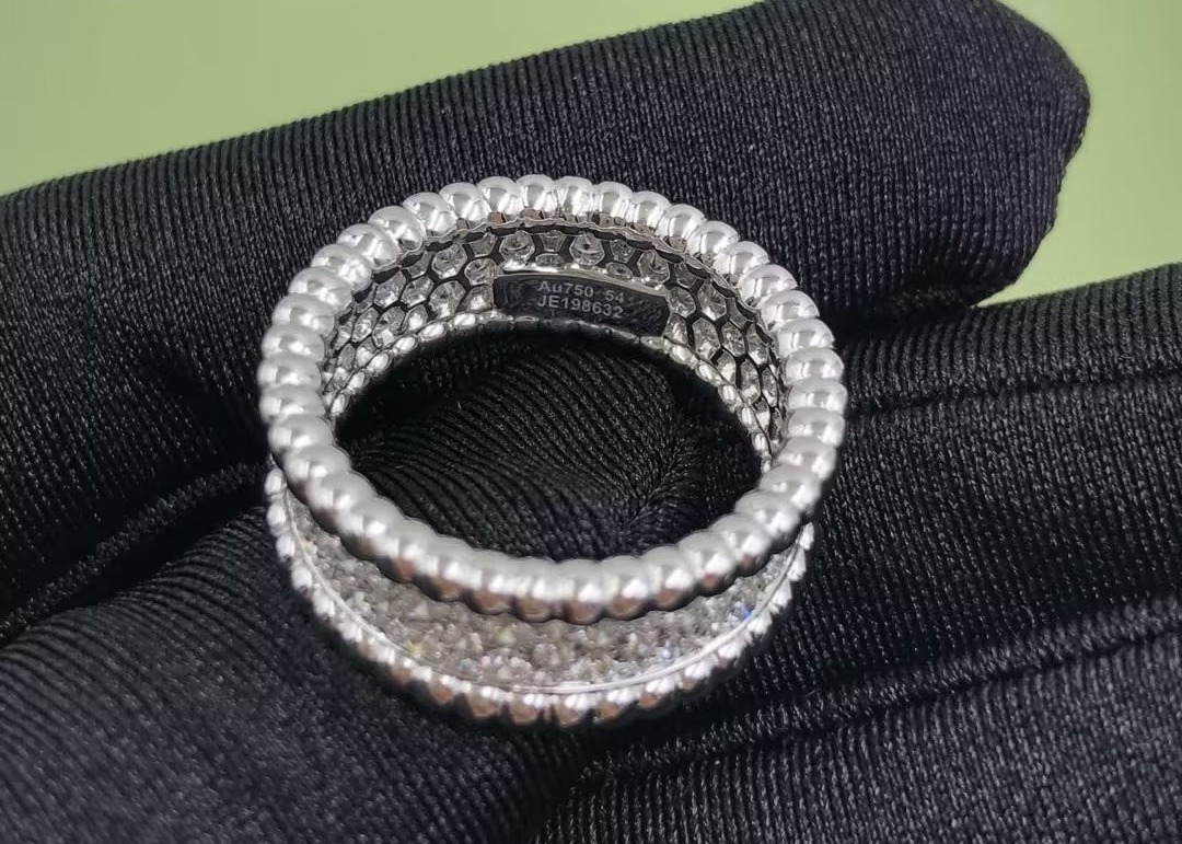 China Luxury 18K White Gold Diamond Ring VS Diamond Fashion Style Custom Jewelry wholesale