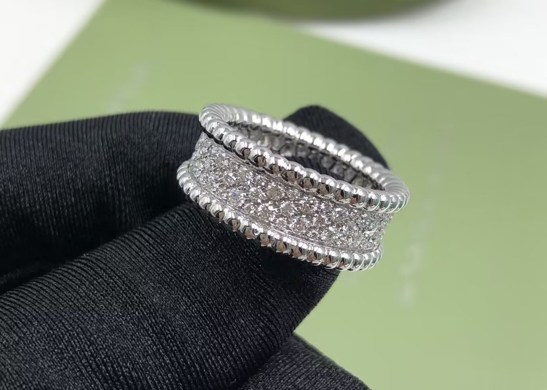 Buy cheap Luxury 18K White Gold Diamond Ring VS Diamond Fashion Style Custom Jewelry from wholesalers
