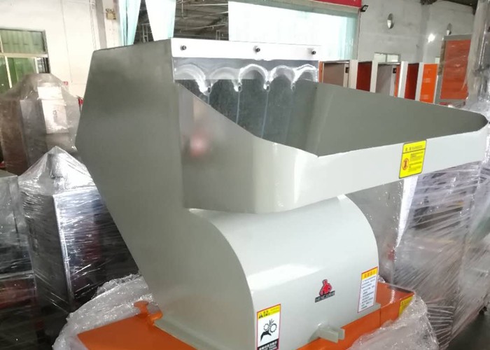 China 1200 KG / Hr Glassfiber Plastic Bottle Crusher For Recycling Process / Plastic Shredder Machine wholesale