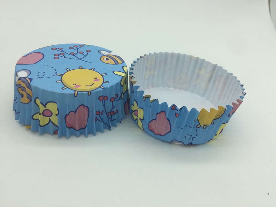 China Cute Marine Greaseproof Baking Cups , Disposable Blue Cupcake Wrappers Organism Pet Inside wholesale