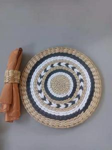 China Hot Sale Eco- friendly Handmade Natural Water Hyacinth Woven Table Placemat Seagrass Rattan Straw Placemats wholesale