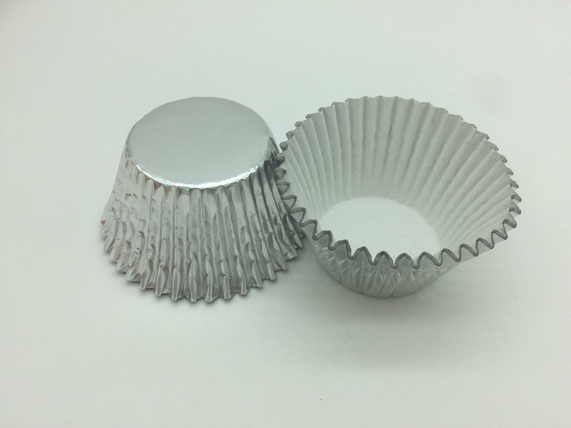 China Heat Resist Aluminum Baking Cups Foil Muffin Liners Silver Round Shape For Bakery wholesale