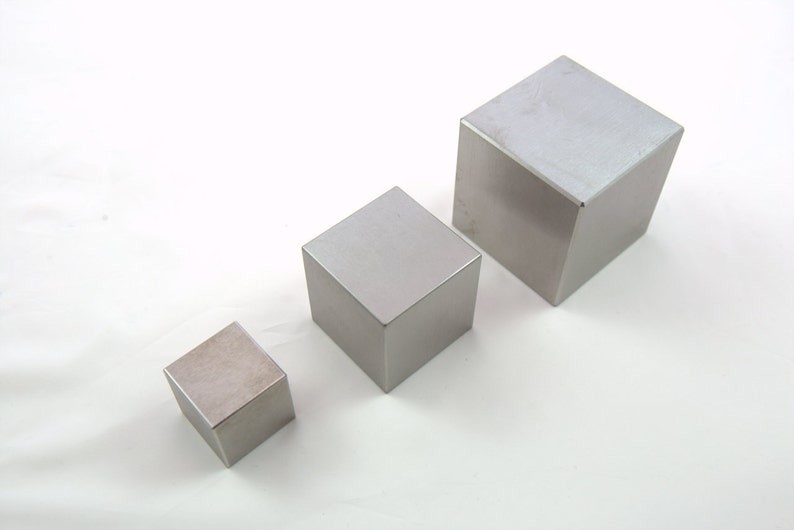 China Density 18.8g/Cm3 Pure 1kg Tungsten Cube For Weight Balancing wholesale