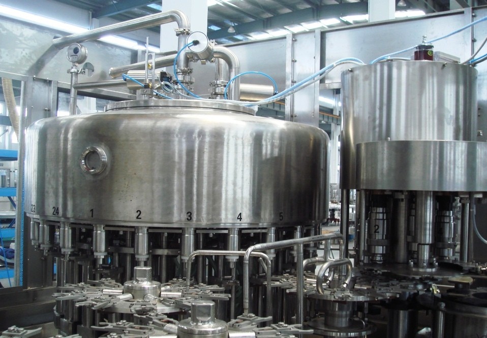 China wine bottling equipment 10,000bph(500ml) capability PET bottles Beverage Filling Machine on sale