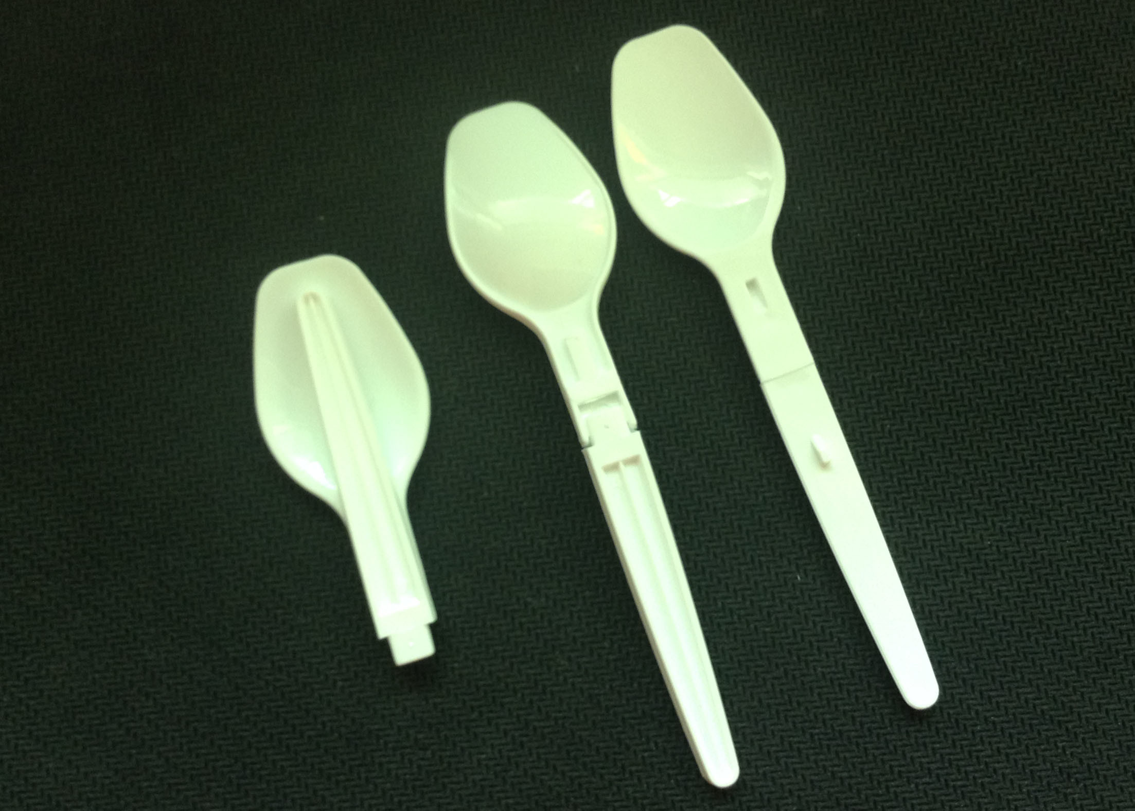 China Food-grade plastic PP material folding spoon in 92 mm length folding size 54 mm wholesale