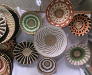 China 2021 new design High quality Wholesale seagrass wicker wall baskets wall plates hanging decor items wholesale