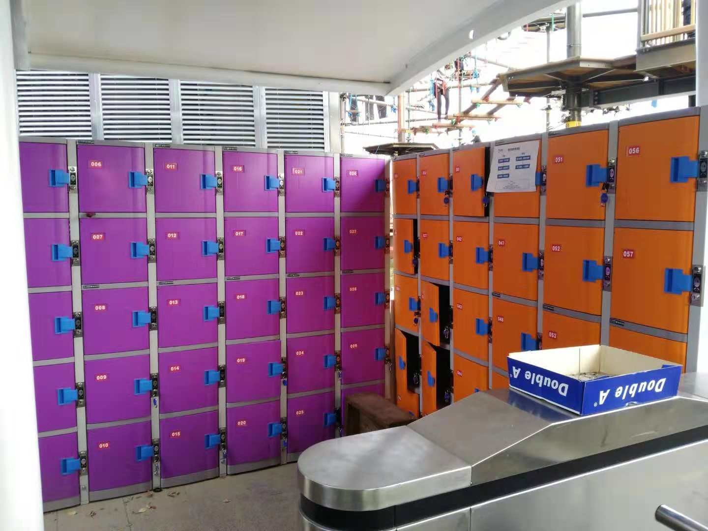 China Plastic Gym Lockers Wtih Master Combination Padlock , 4 Tier Employee Storage Lockers wholesale