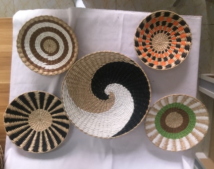 China Natural High Quality Wholesale Seagrass Wicker Wall Baskets Wall Plates Hanging Decor Items wholesale