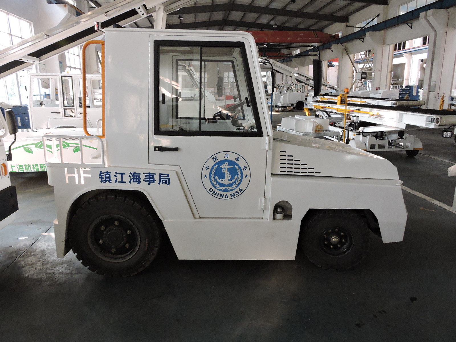China 4130 Kilogram Airport Baggage Tractor , Aviation Ground Support Equipment wholesale