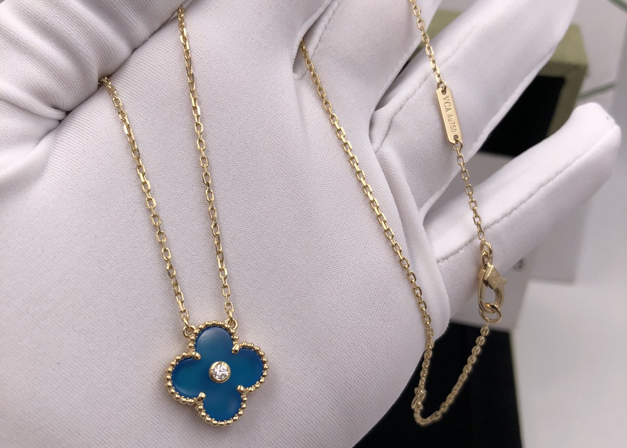 China Magic Alhambra Blue Agate 18 Karat Gold Diamond Necklace Vintage wholesale
