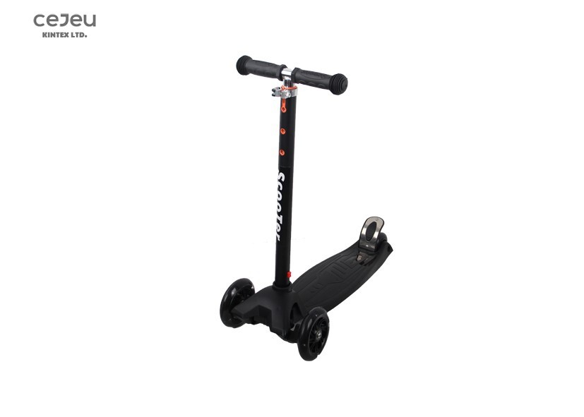 Plastic PU Flash 3 Wheel Kids Scooter For Boys And Girls for sale