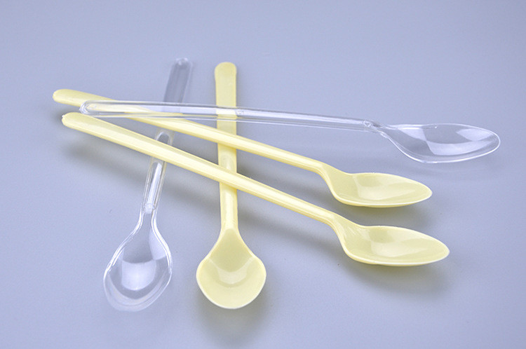 China 18.5 cm Long Handle disposable Plastic party Spoons 7'' in clear or beige color wholesale