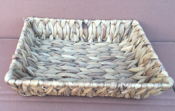 China Hot sale eco-friendly waterhyacinth handmade woven water hyacinth cabinet straw storage basket hamper wholesale