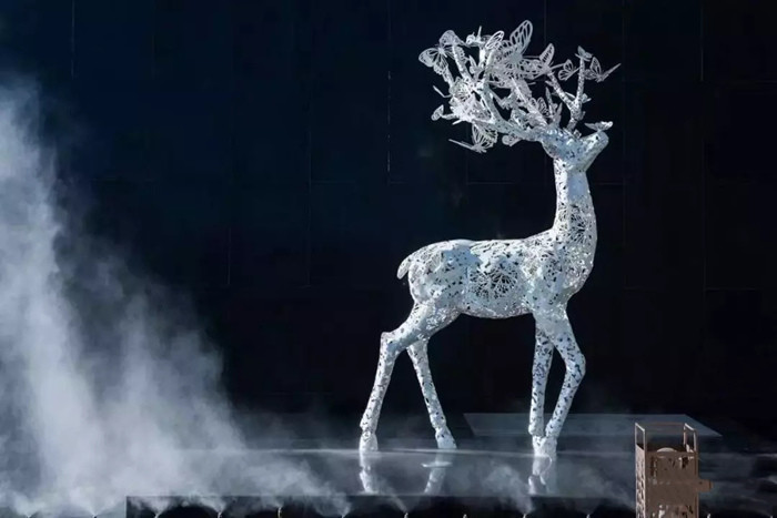 China Metal Outdoor Deer Sculptures Public Art Decorative For Shop wholesale