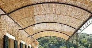 China ECO Friendly Decoration Panels Privacy Carbonized Natural Reed wicker Fence Outdoor Garden Fencing wholesale