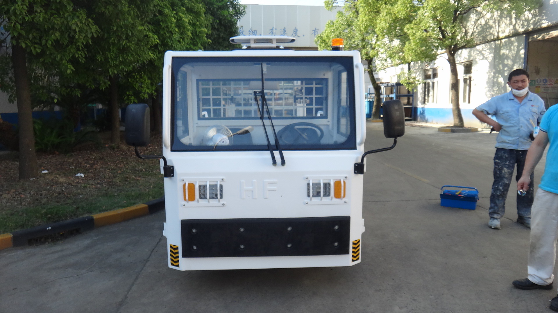 China White FAAM Baggage Towing Tractor Carbon Steel Material Low Consumption wholesale