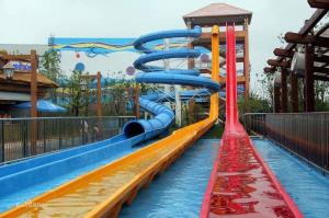China 15M Adult Rainbow Fibreglass Water Slide Outdoor Water Playground wholesale