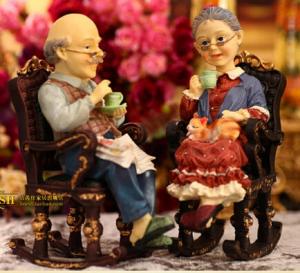 China Coloured drawing or pattern resin wedding gift a couple on the rocking chair wholesale