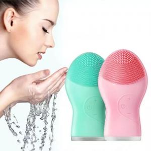 China Sonic Silicone Facial Cleansing Brush USB Rechargeable Electric Silicone Face Brush Deep Cleansing Beauty Facial Brush on sale
