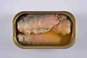 China Low Sodium Canned Sardine Fish In Oil, Salt Packed Sardines Fast Food on sale