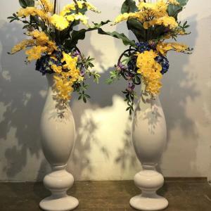 China Upscale Hotel Lobby Floor Vase White Fiberglass Highly Decorative wholesale