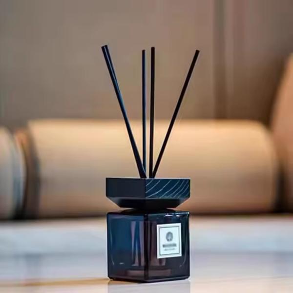 New Style Empty Square Aromatherapy Bottle with Lid High-Value Home Decorative Ornament