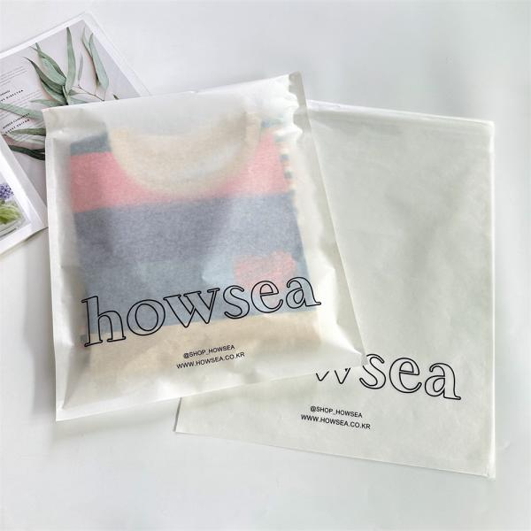 As Customized Sizes Custom Paper Bags with Self Adhesive Seal and Smooth Surface