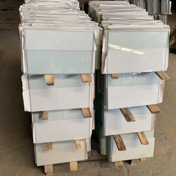 Clear Float Glass with 91.5% Transmittance and 5.5-5.8 U-value for Decorative Applications – 3 Years Warranty