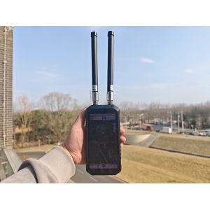 Full Range Scan Handheld Drone Detector WiFi 2.4G 5.8g With 500-2000m Coverage