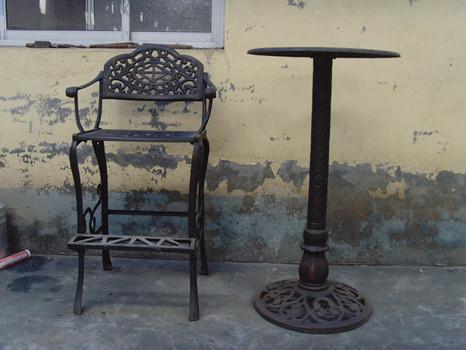 Quality Classic Metal Cast Iron Table And Chairs Black For Home Decoration for sale
