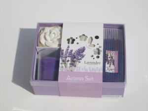 China Purple lavender fragrance scented pillar candle and rose candle with printed label packed into gift box wholesale