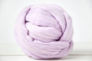 China Super giant yarn, 100% Merino Wool Top Roving Raw white and Dyed Thick Yarn Wool on sale